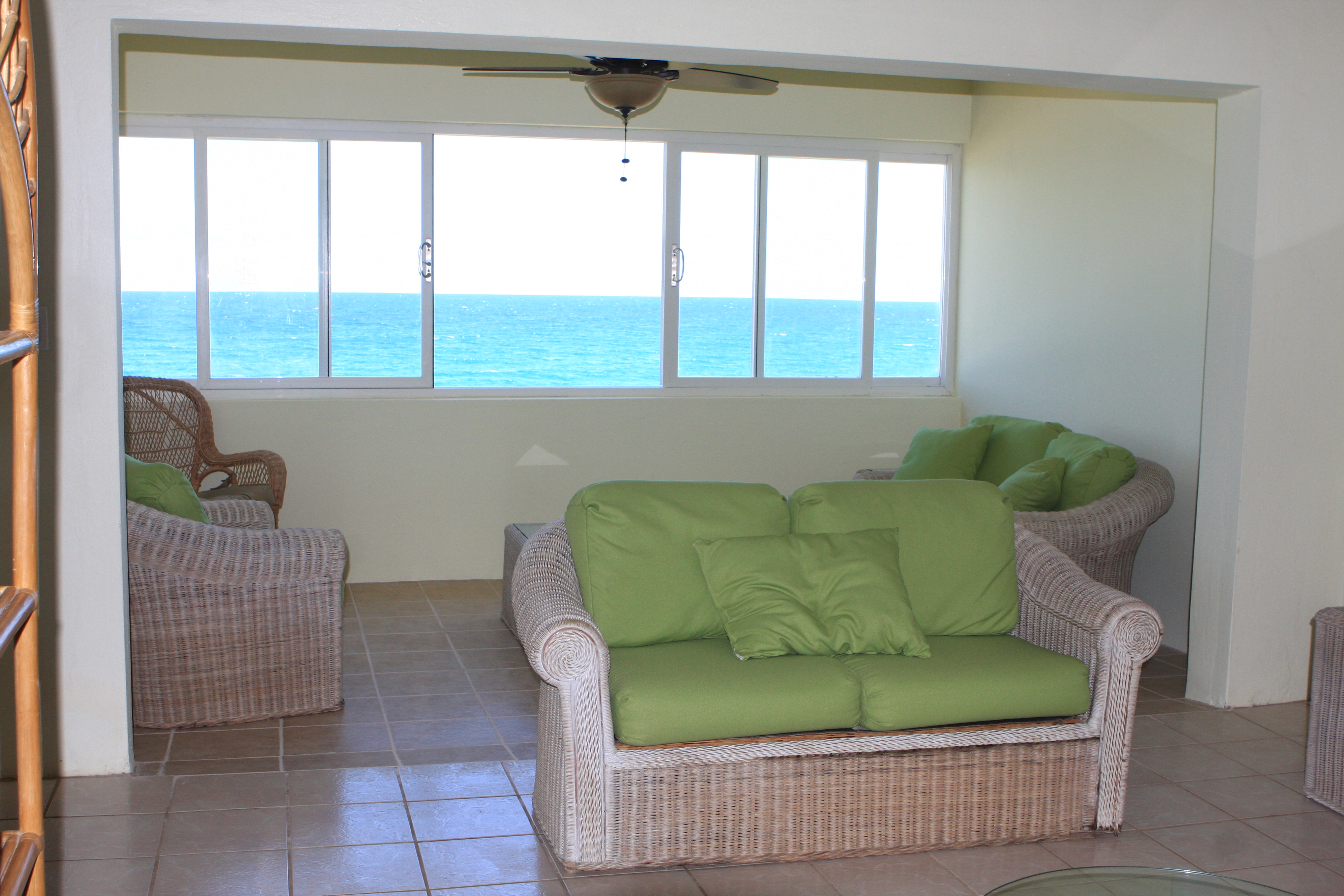 3 Bedroom Condo For Sale in Island Paradise