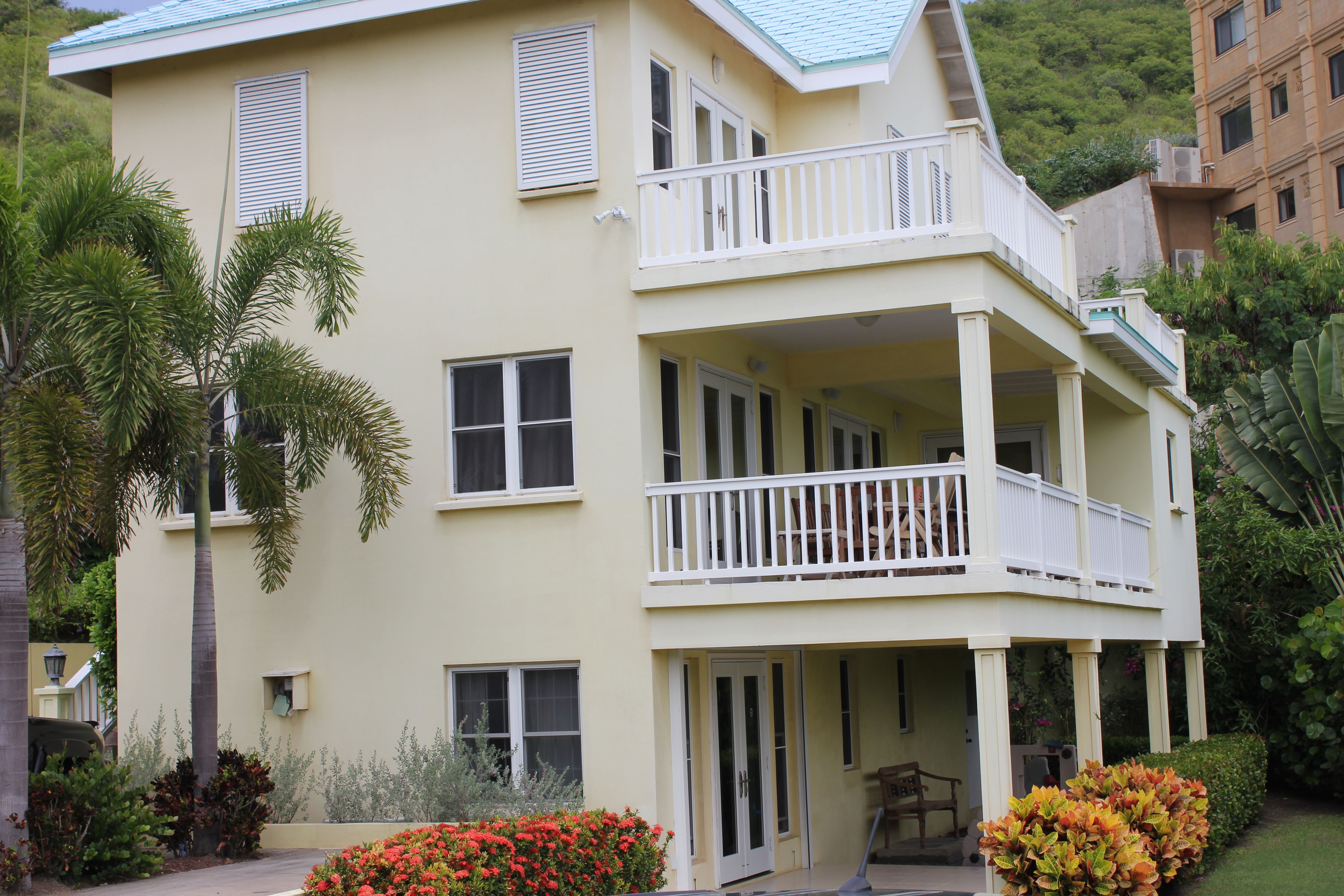 Corner Lot Villa In Calypso Bay